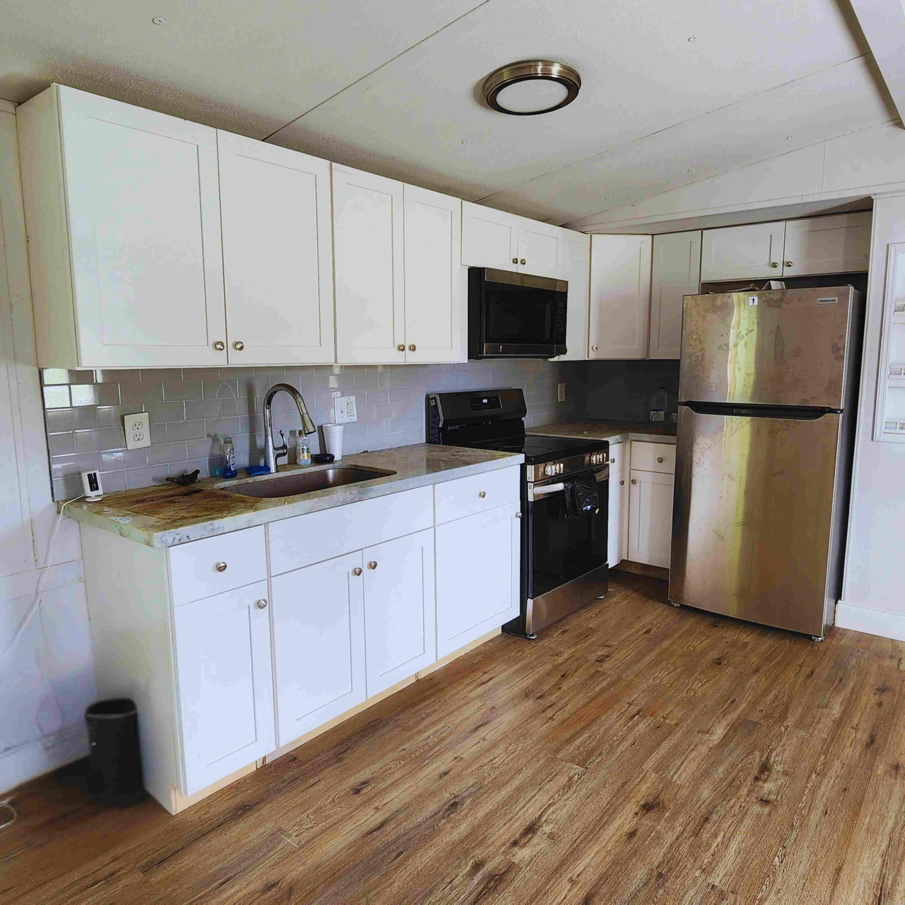 585 Avenue D