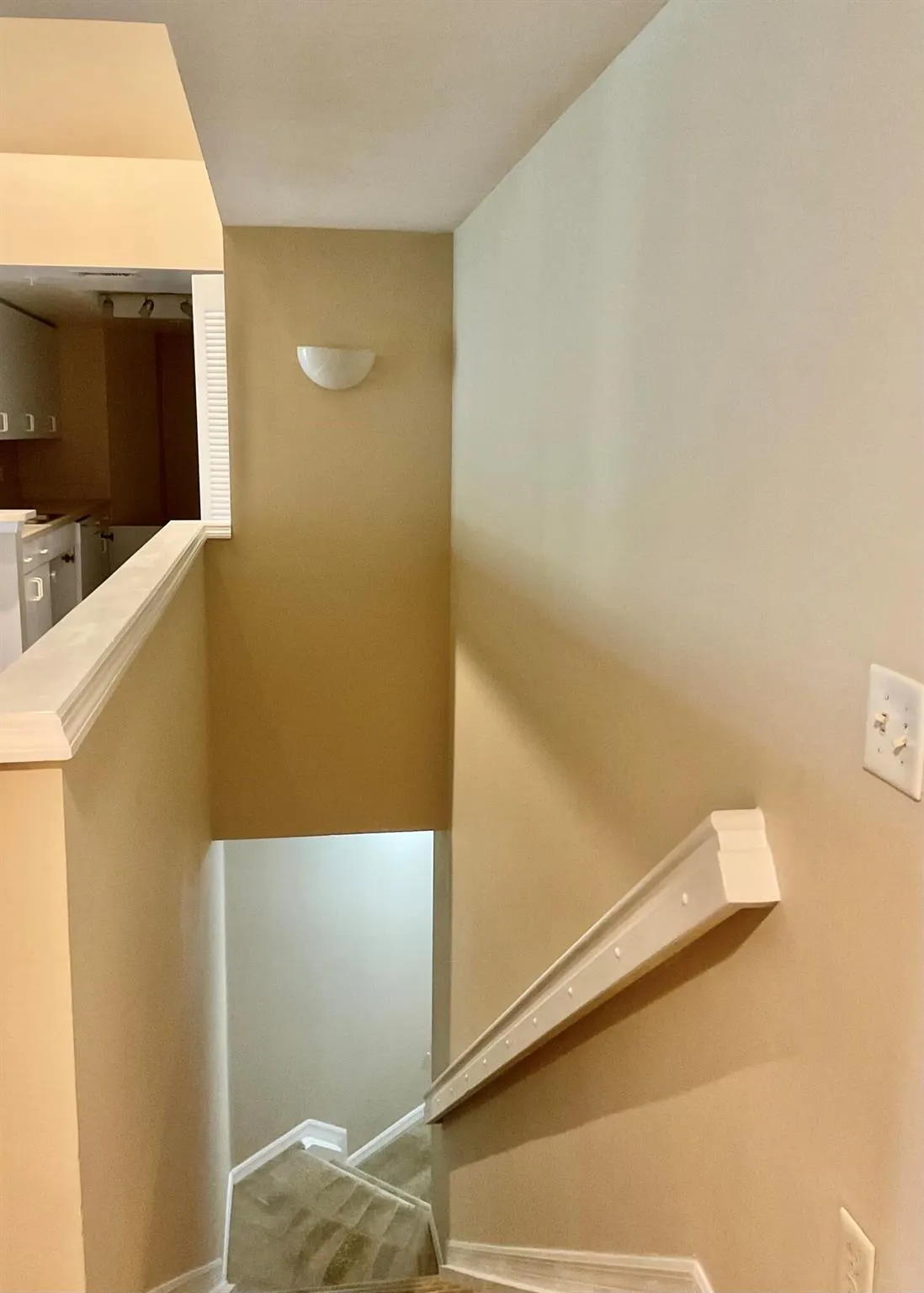 4183 N Haverhill Road, #716