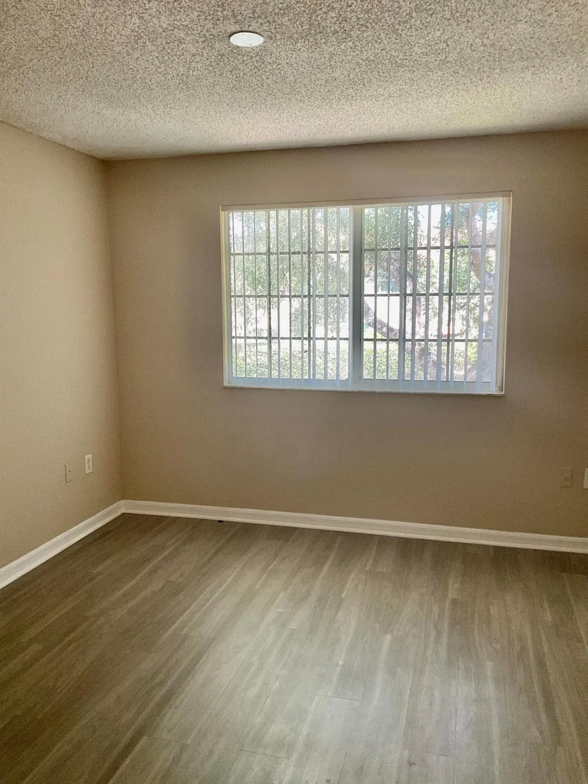 4183 N Haverhill Road, #716