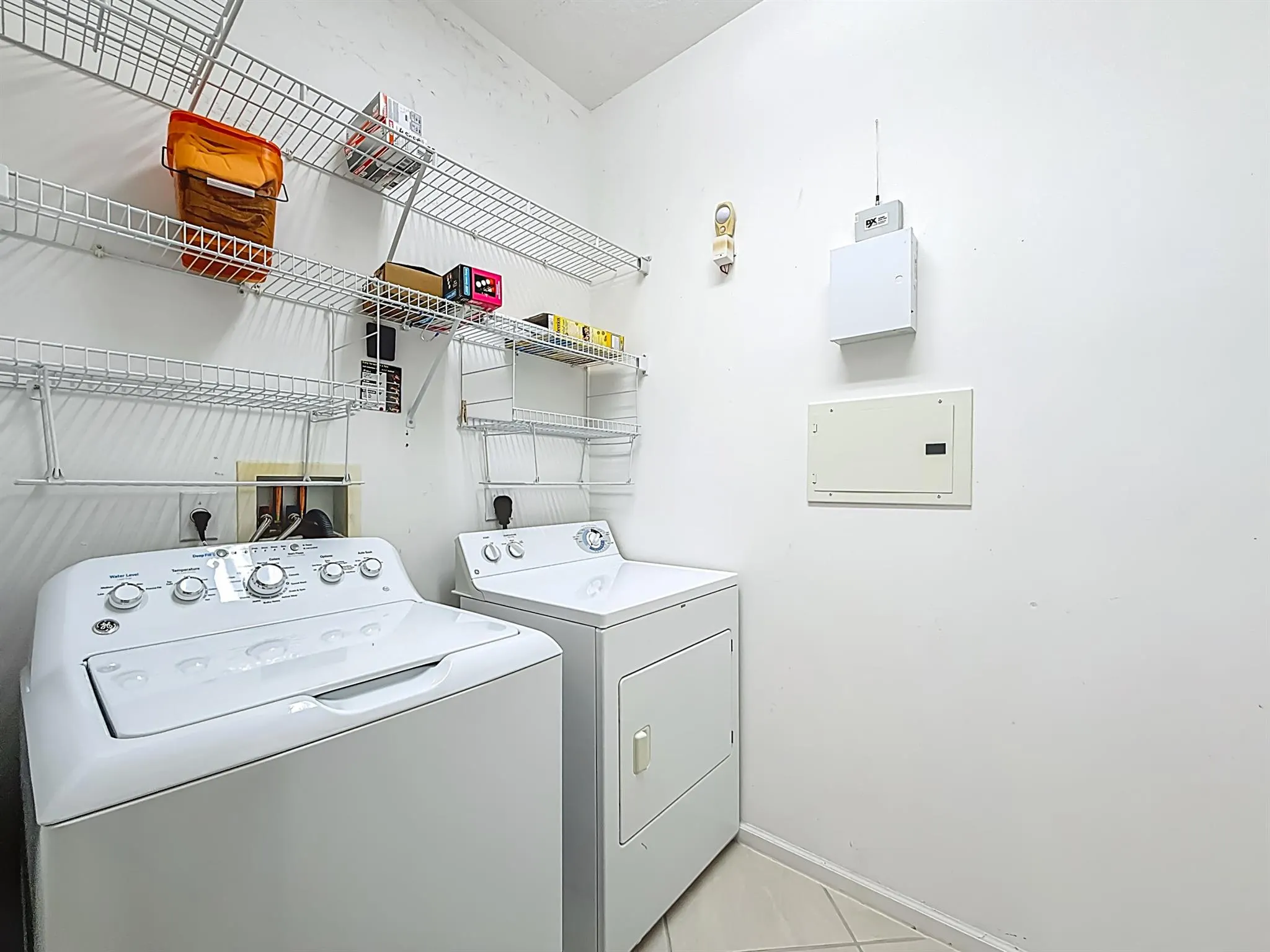 5802 N San Andros