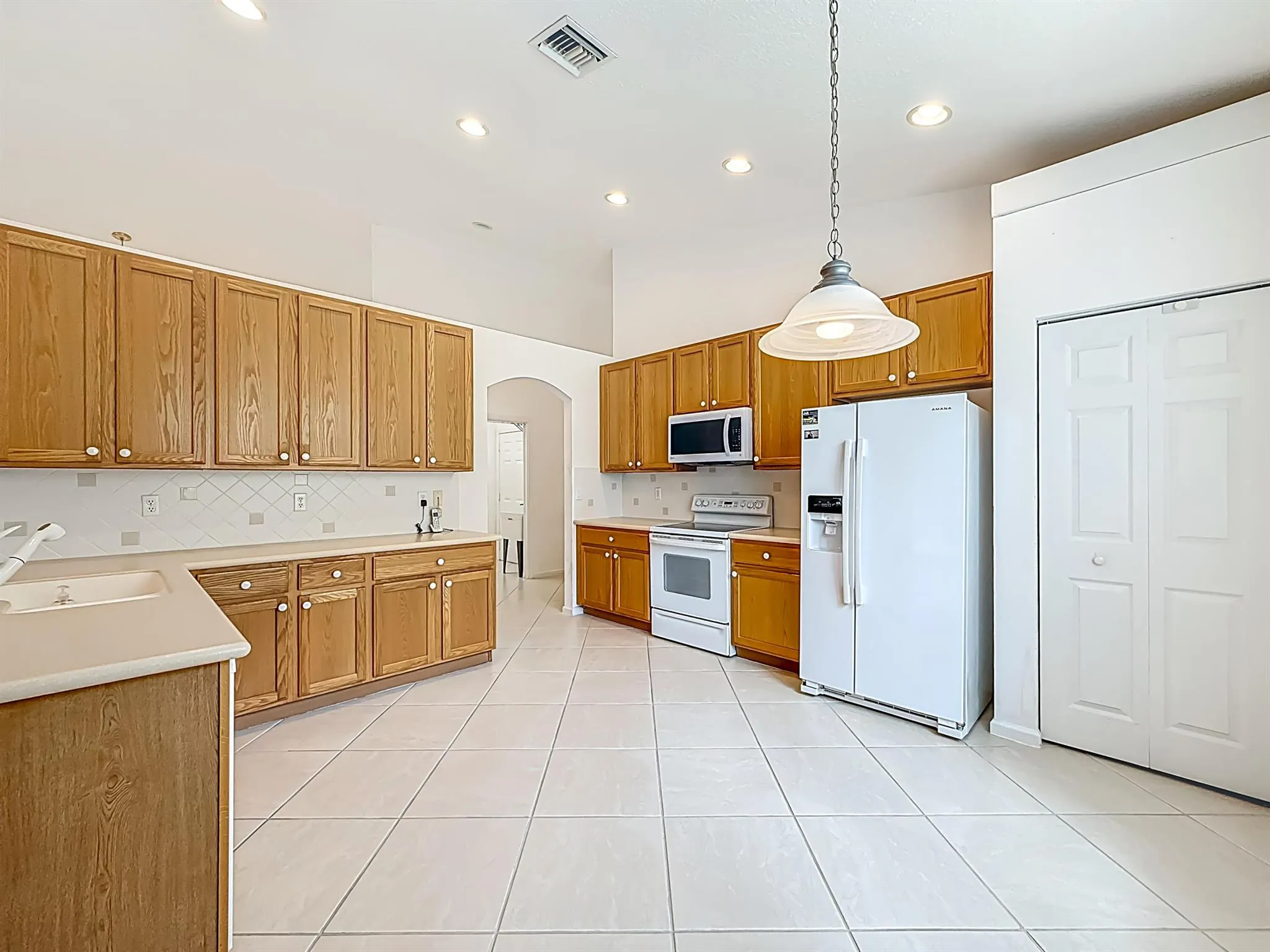 5802 N San Andros