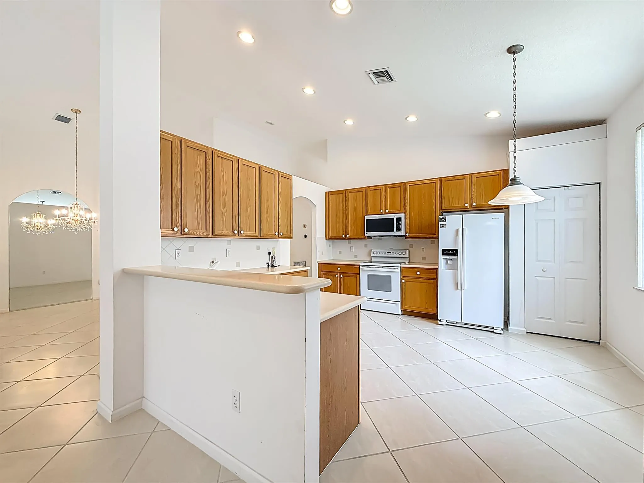 5802 N San Andros