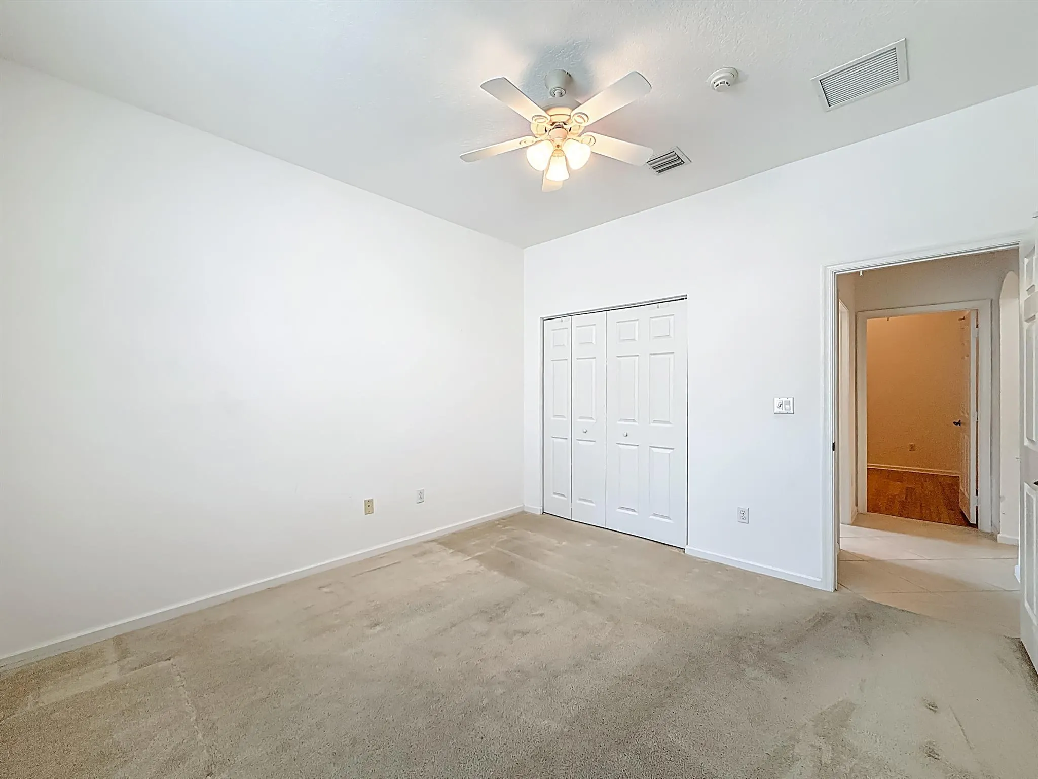 5802 N San Andros