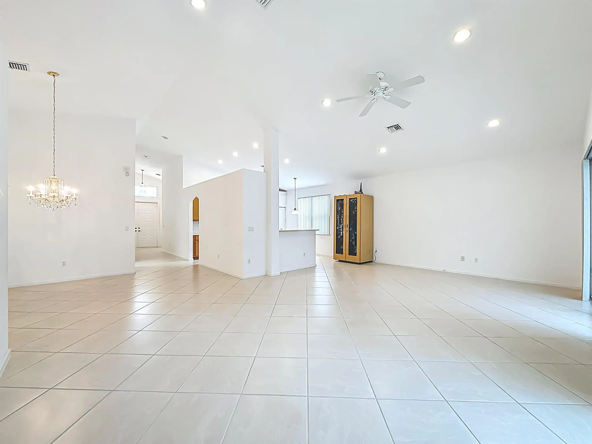 5802 N San Andros