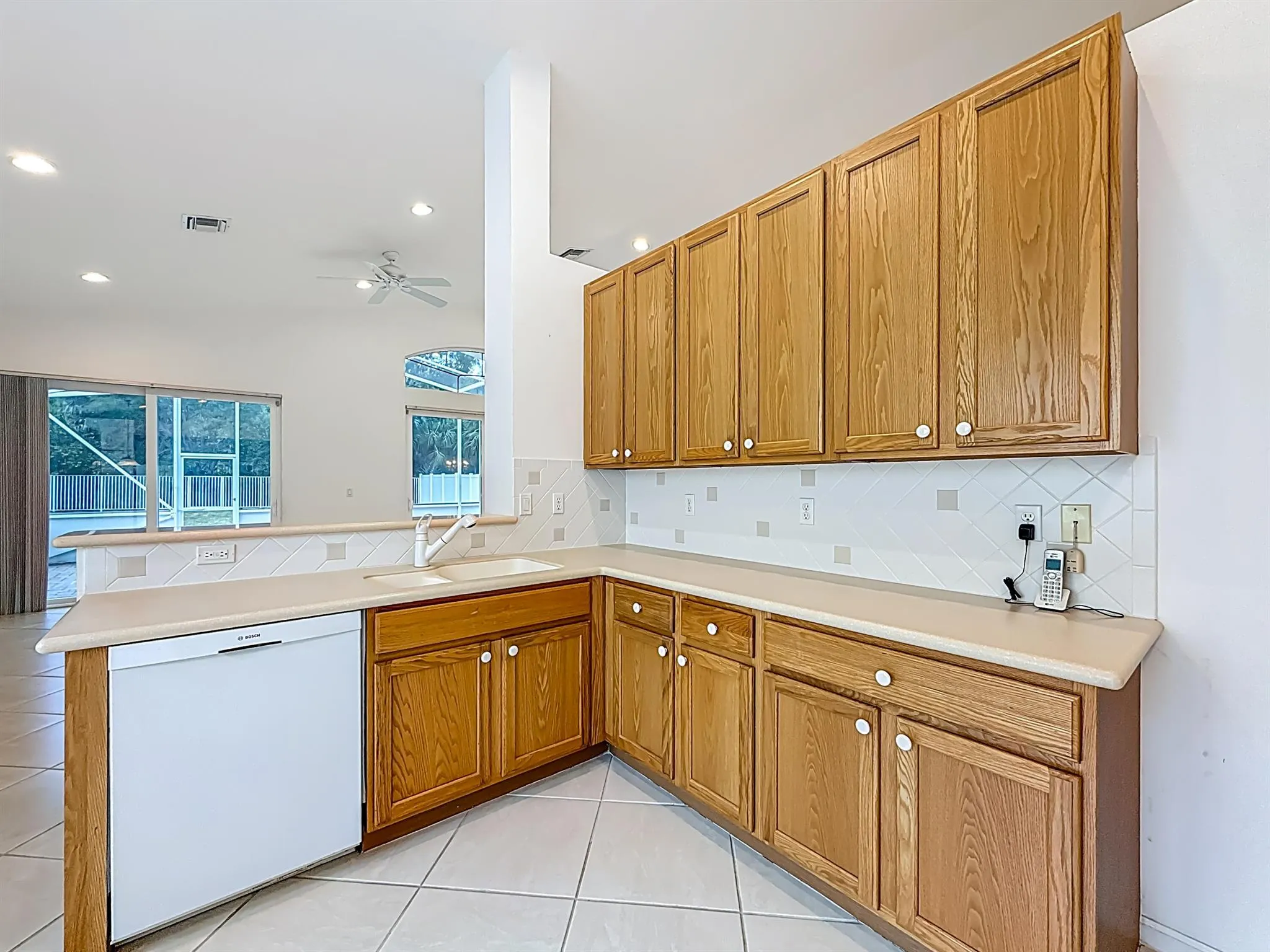 5802 N San Andros