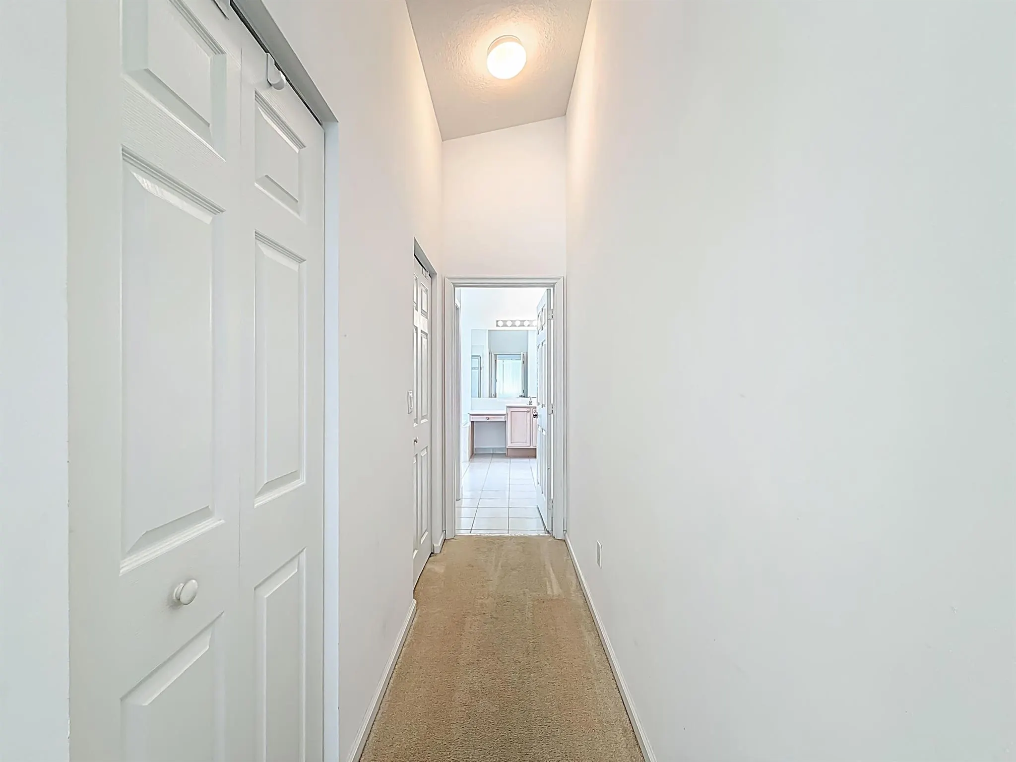 5802 N San Andros