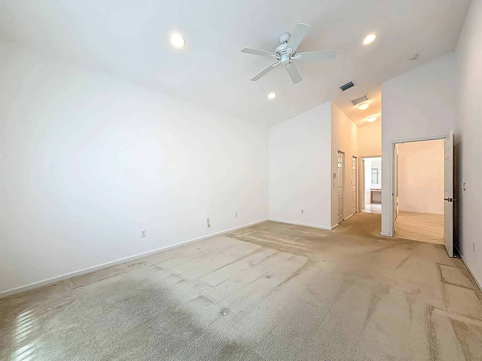 5802 N San Andros