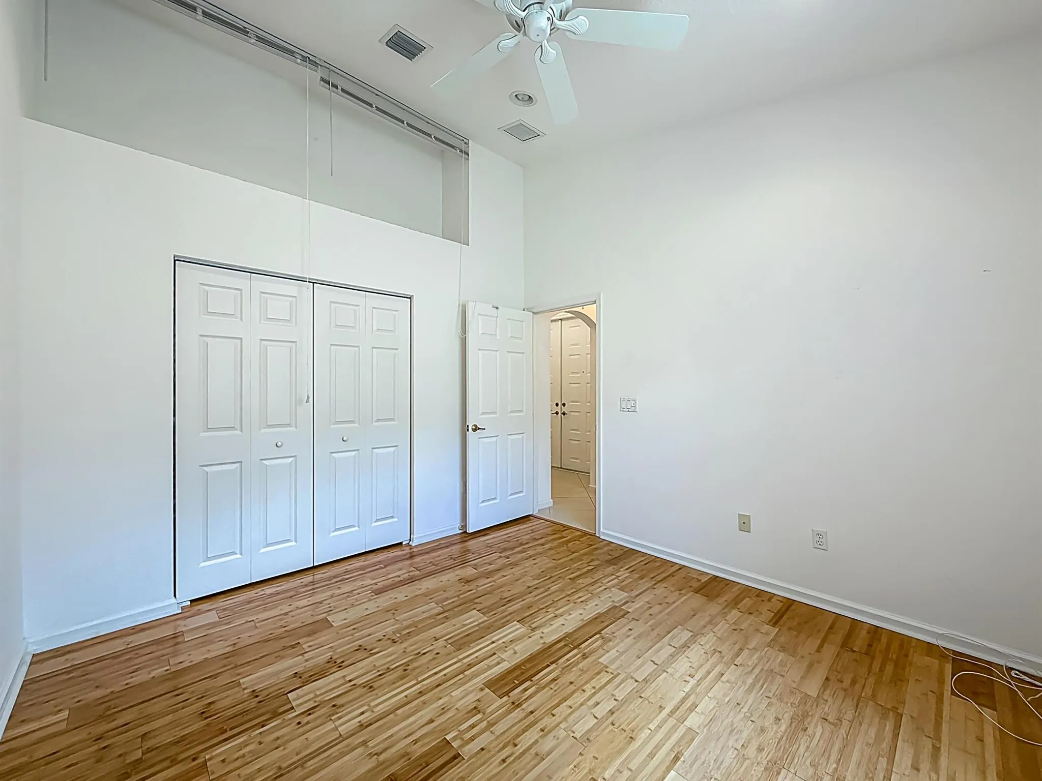 5802 N San Andros