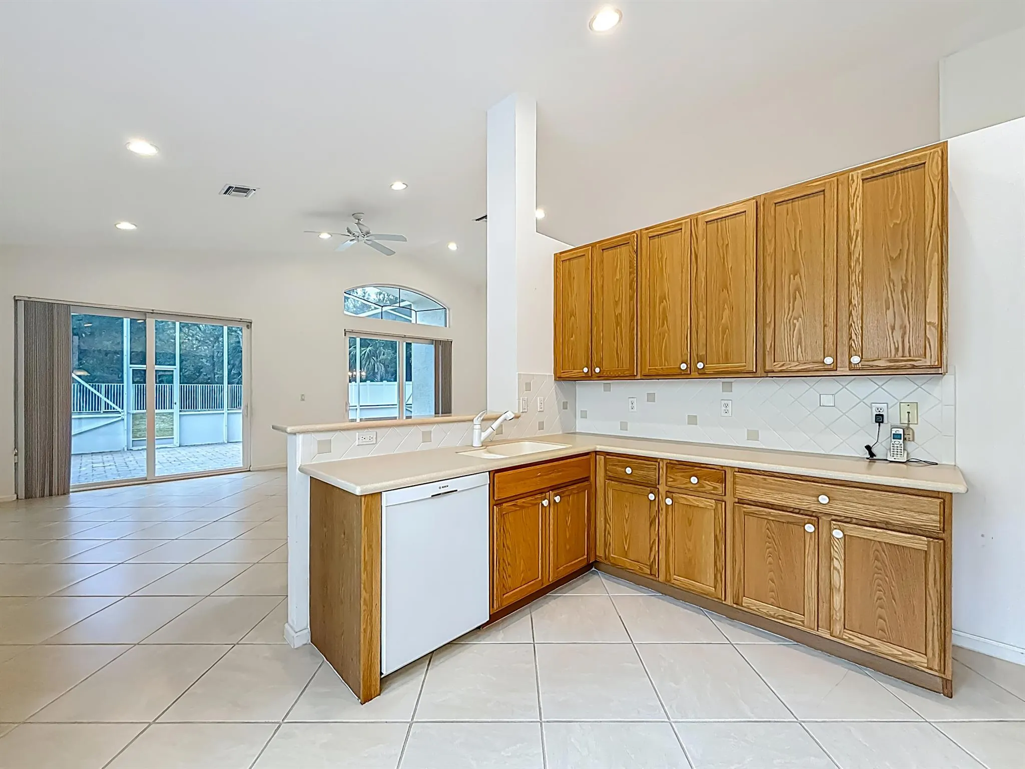 5802 N San Andros