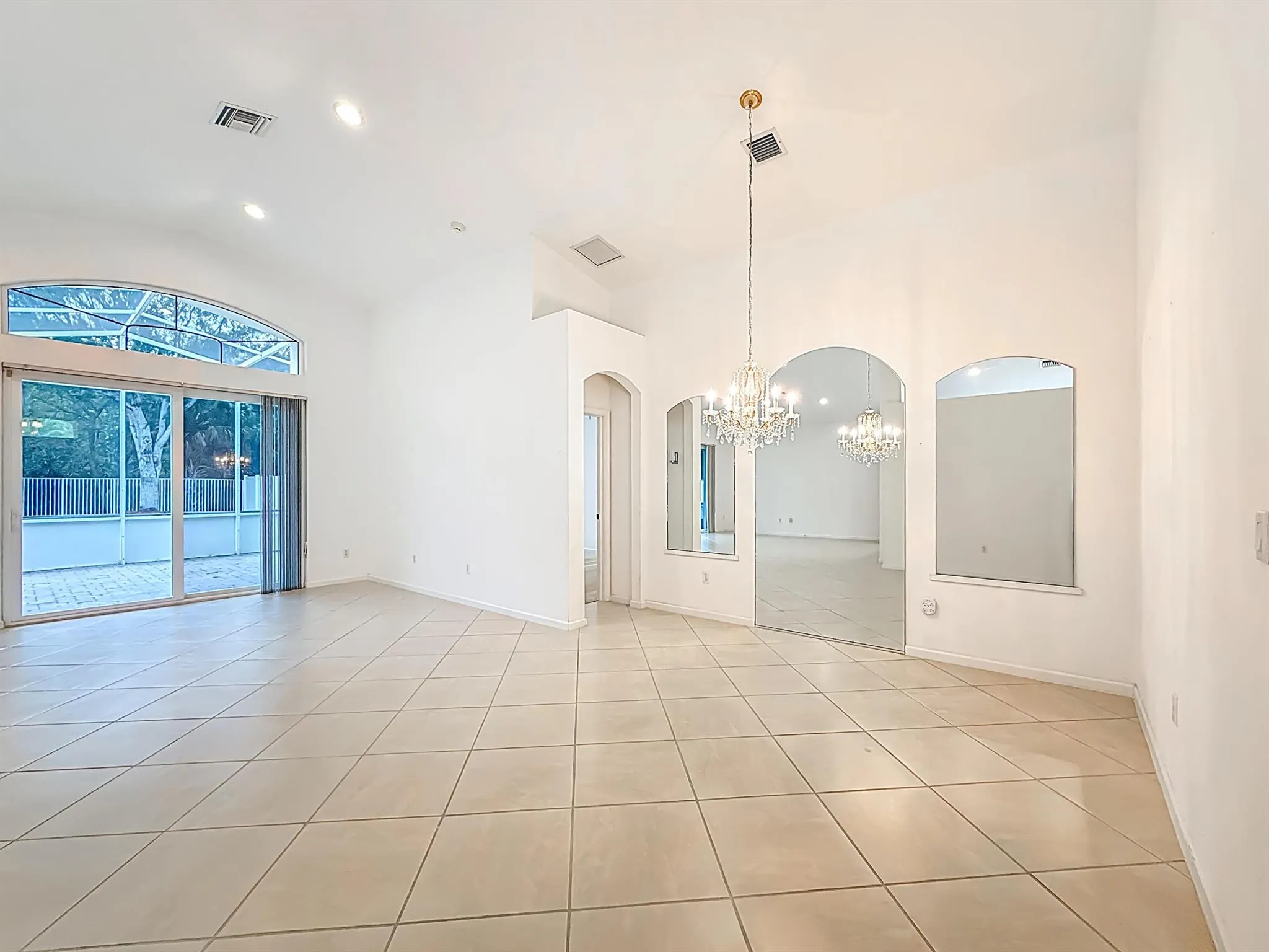 5802 N San Andros