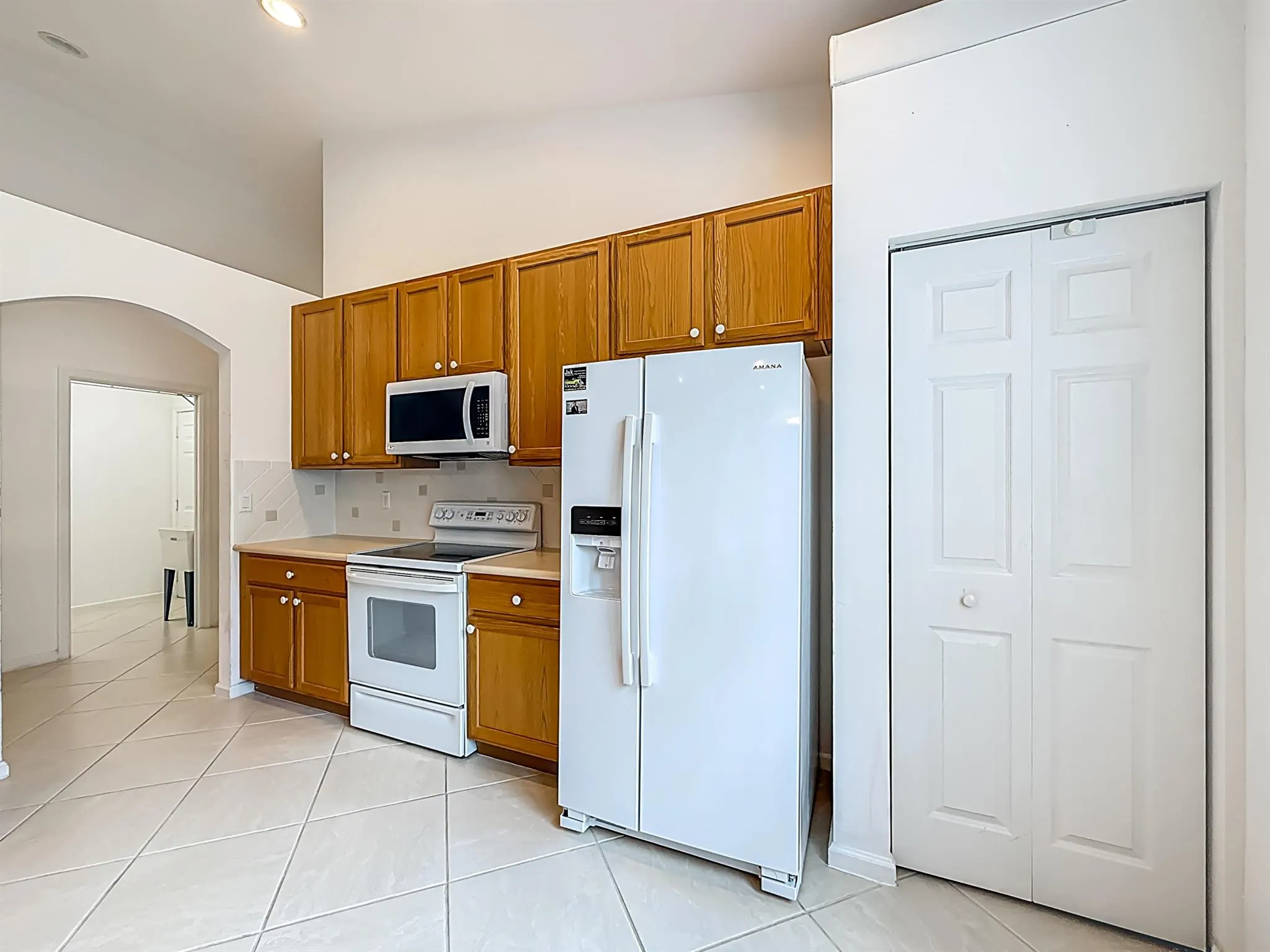 5802 N San Andros