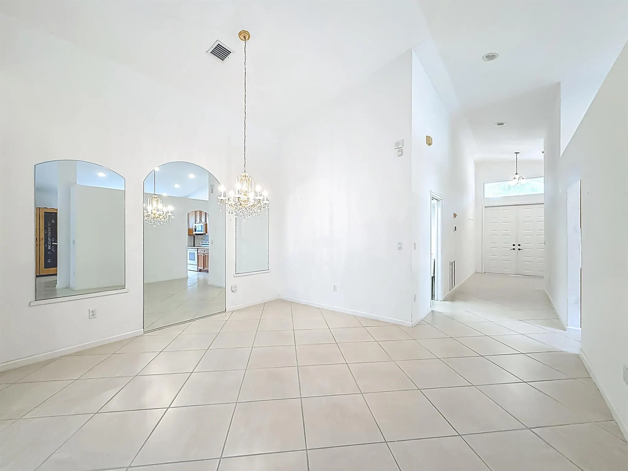 5802 N San Andros