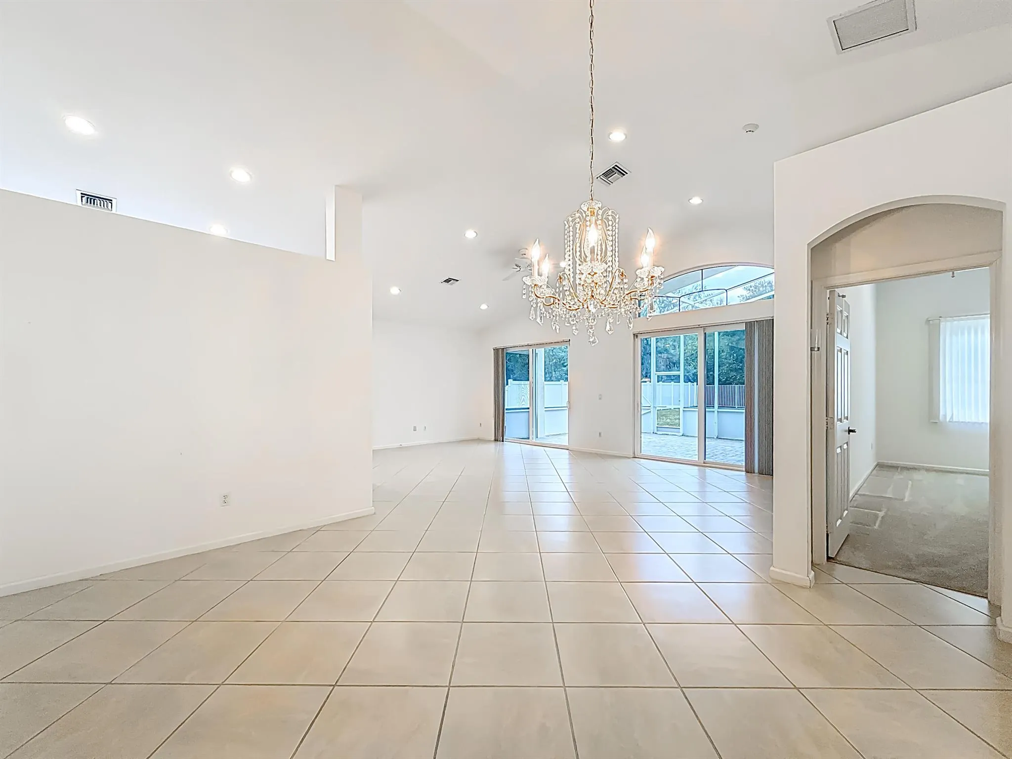 5802 N San Andros