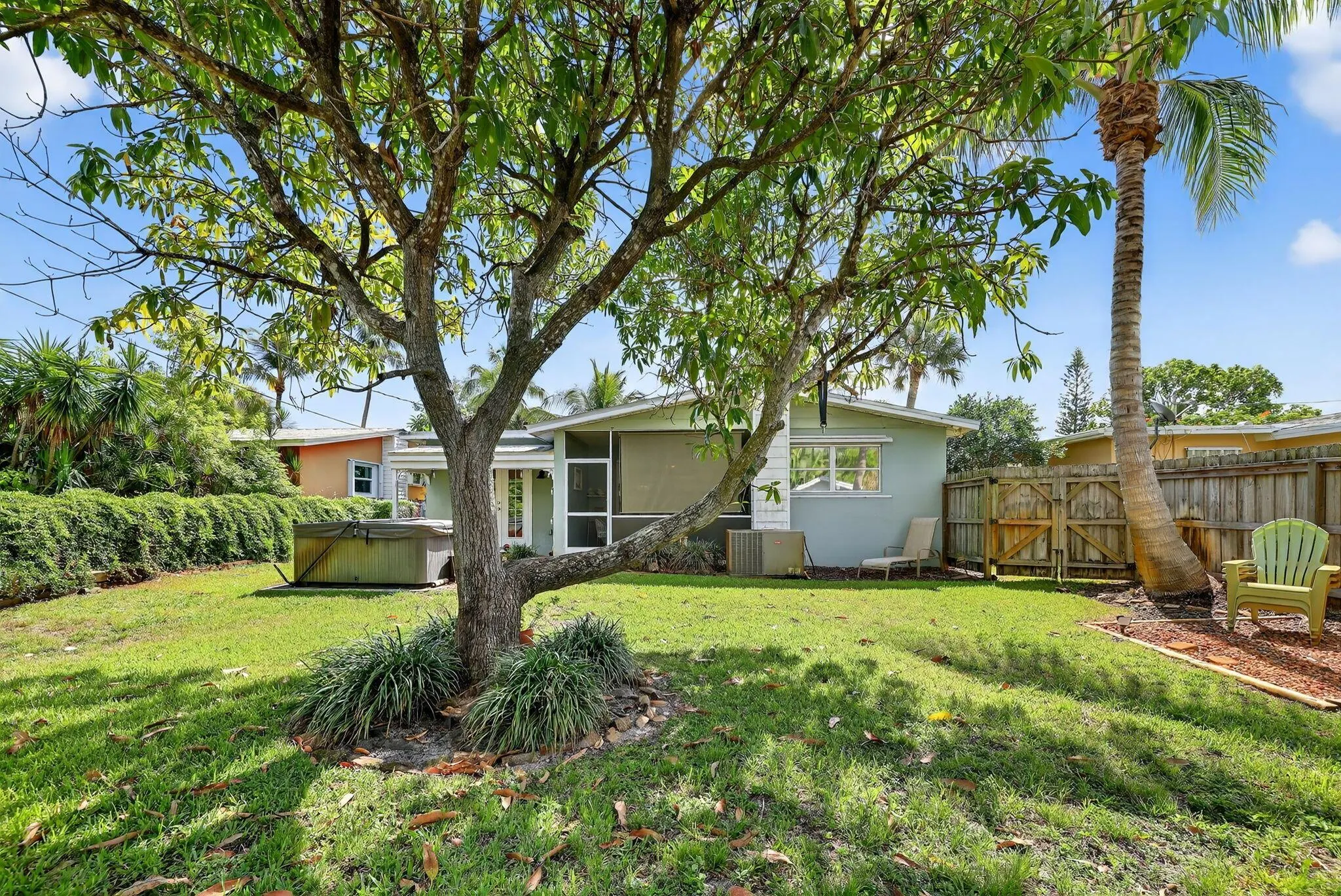 262 SE Monterey Avenue
