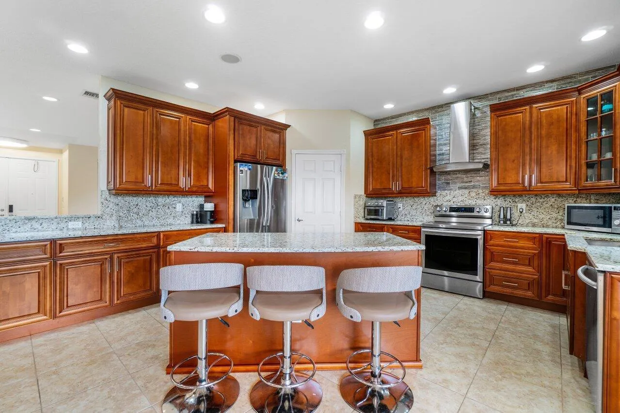 9023 Alexandra Circle