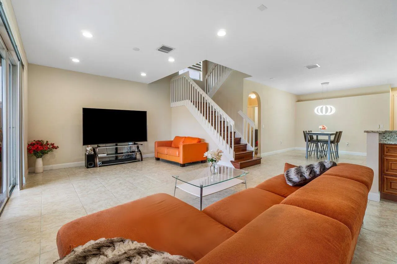 9023 Alexandra Circle