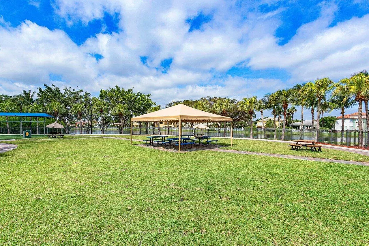 9023 Alexandra Circle