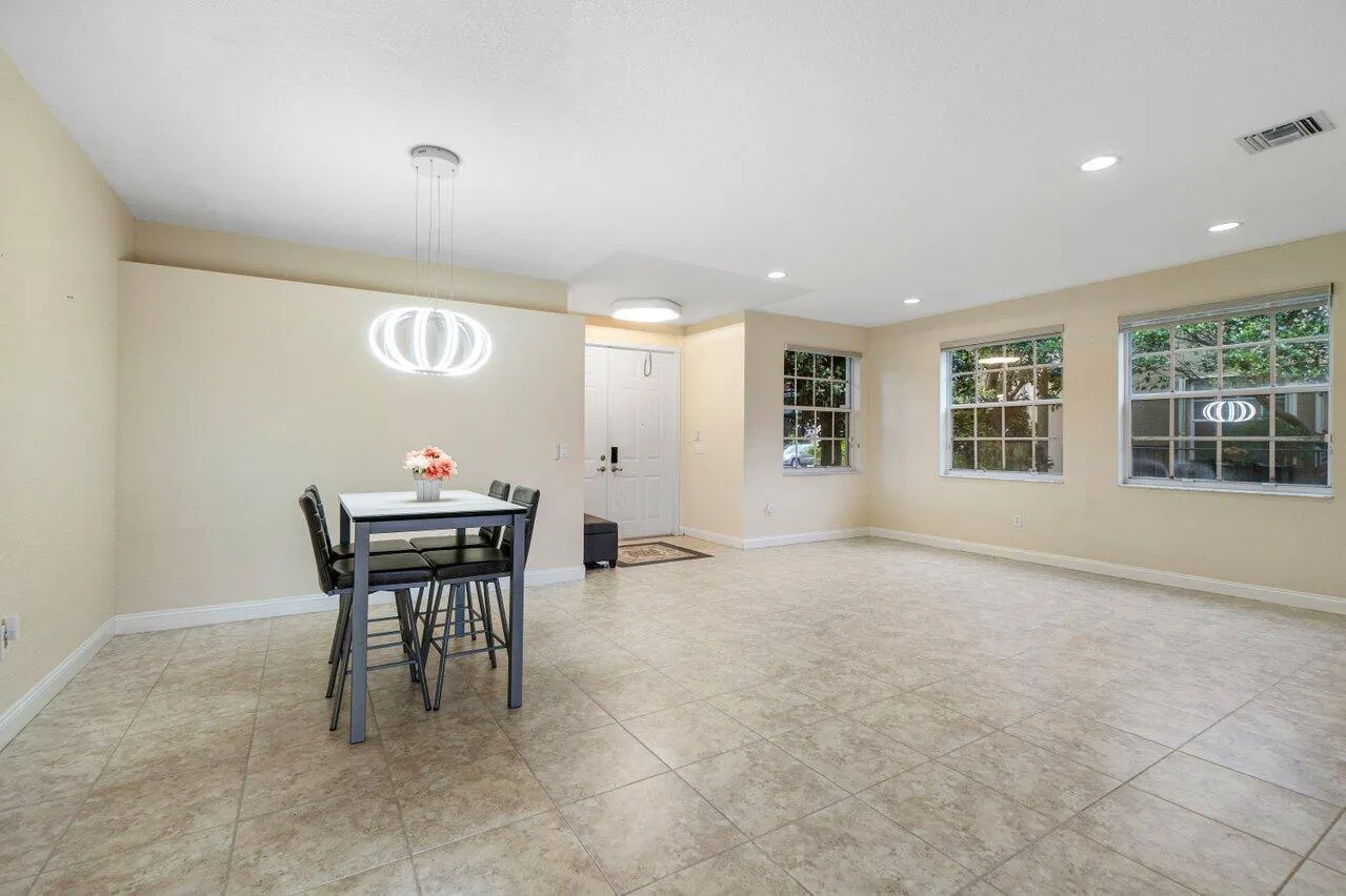 9023 Alexandra Circle