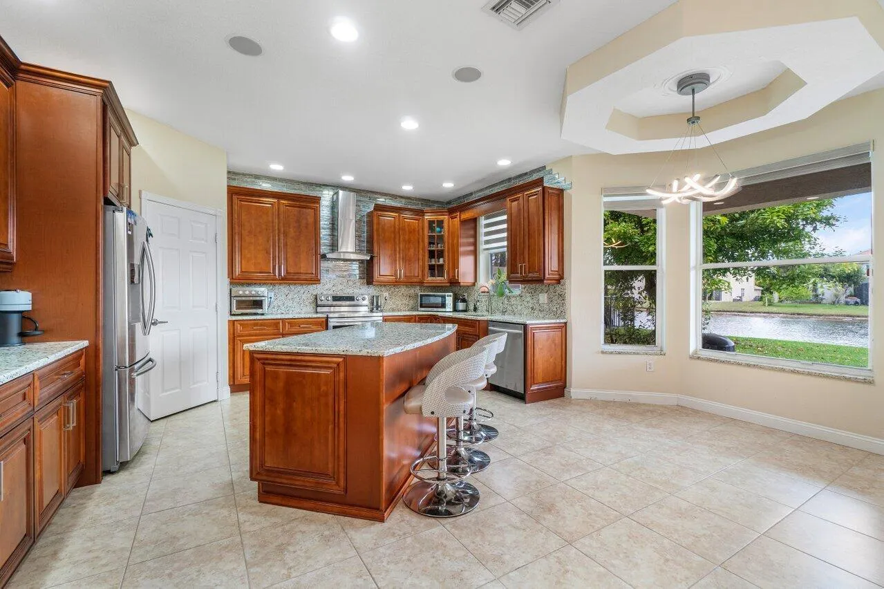 9023 Alexandra Circle