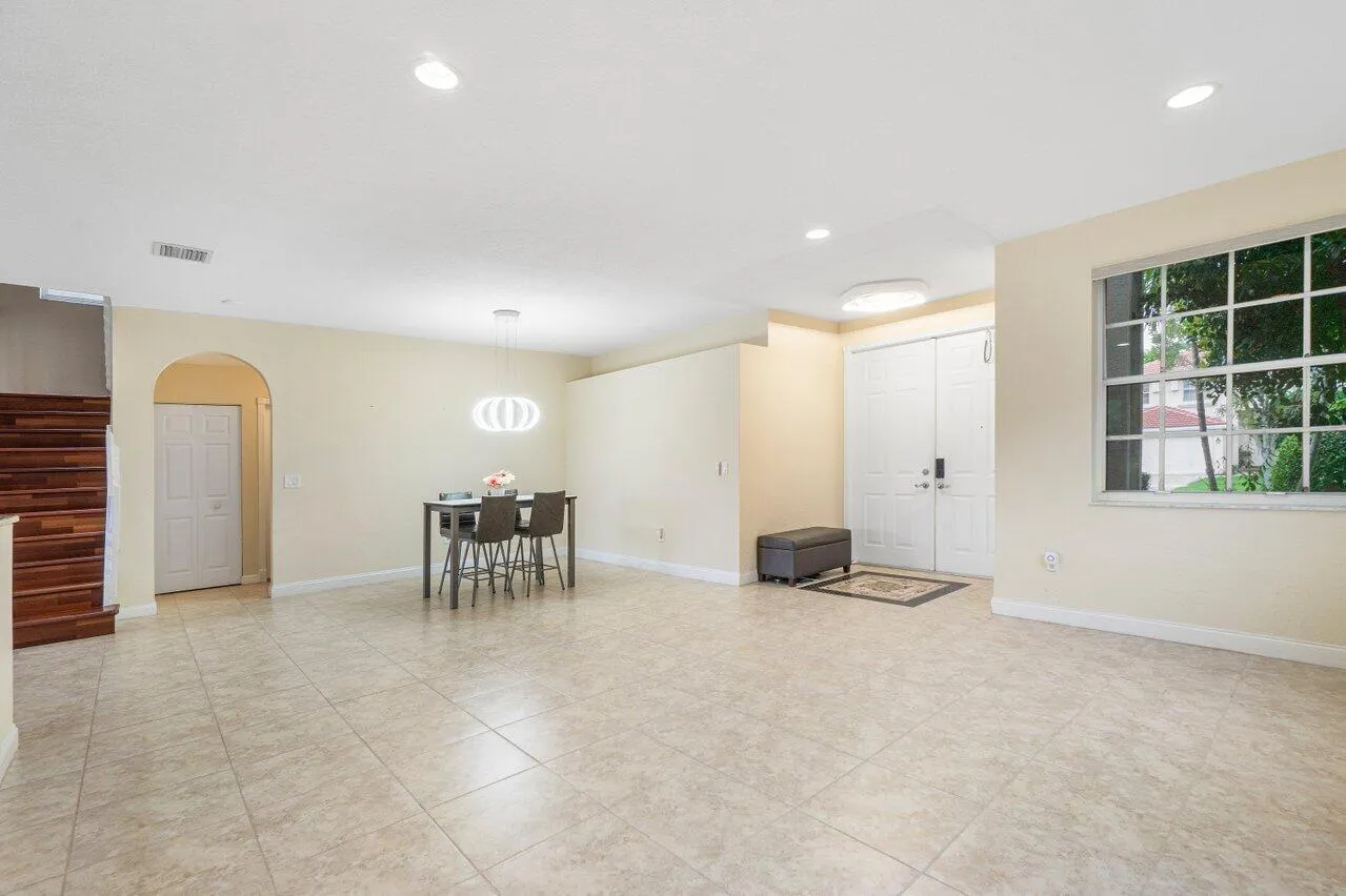 9023 Alexandra Circle