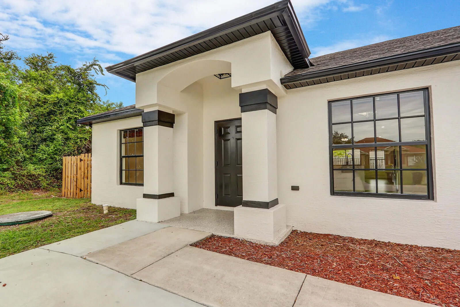 183 SW Ladybug Drive