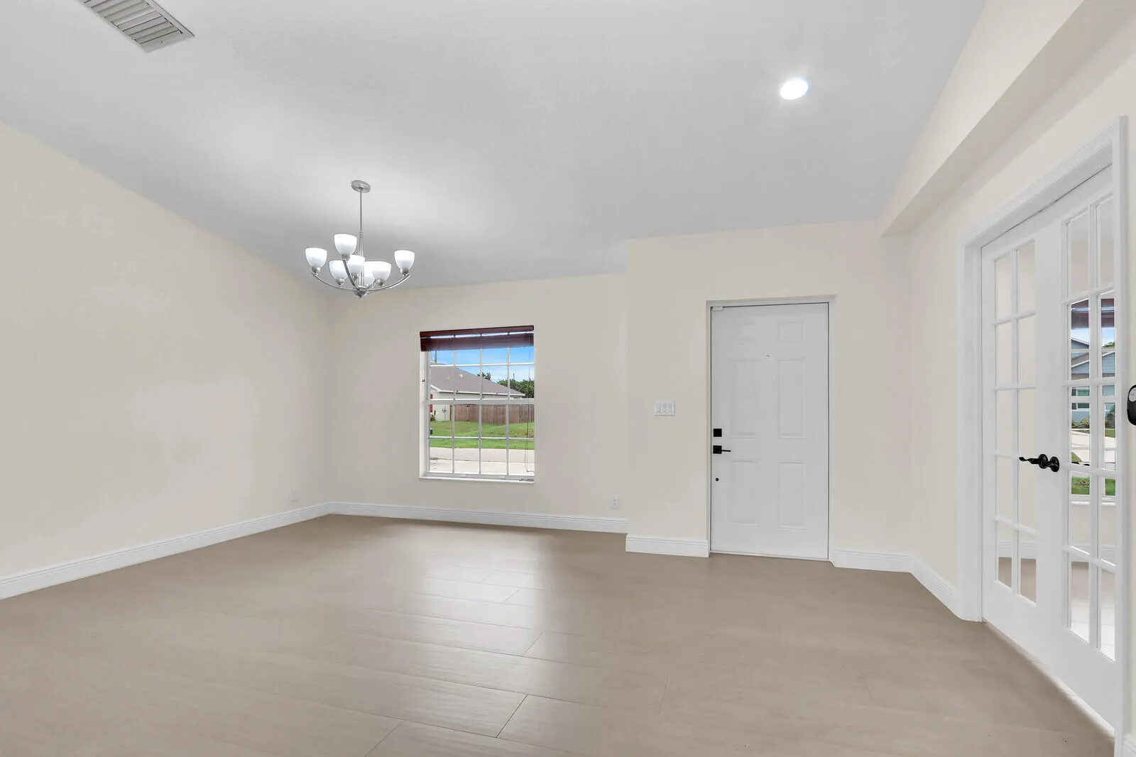183 SW Ladybug Drive