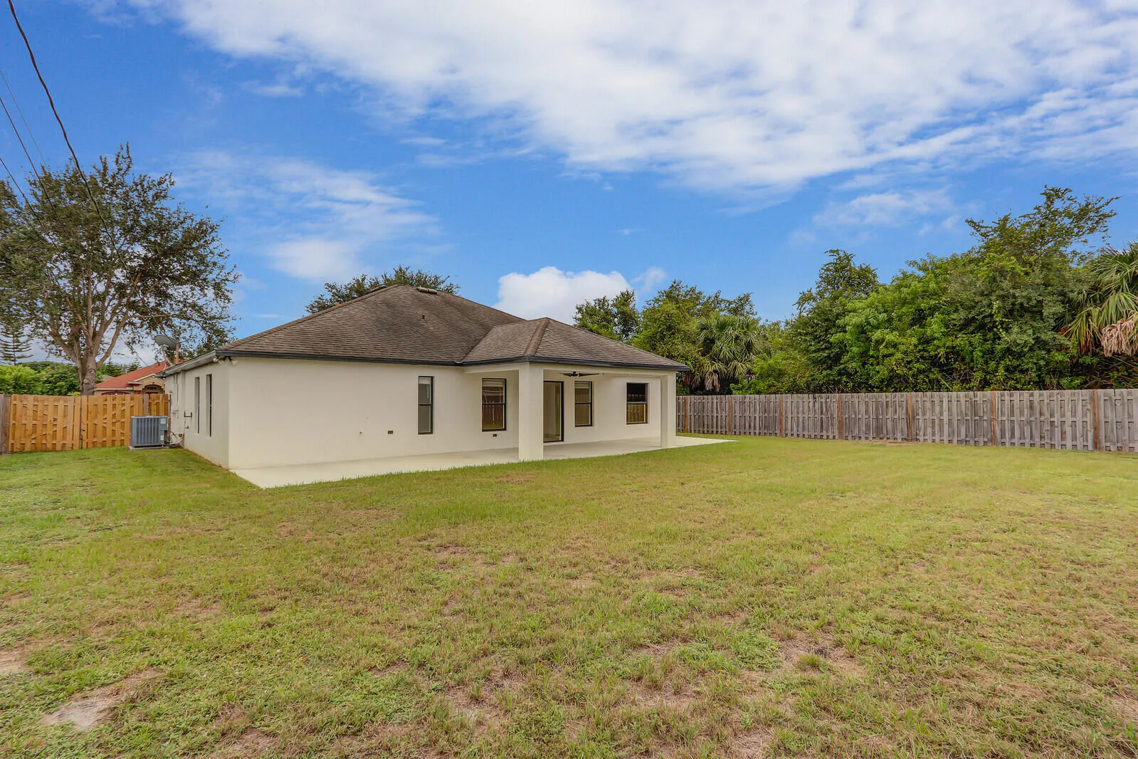 183 SW Ladybug Drive