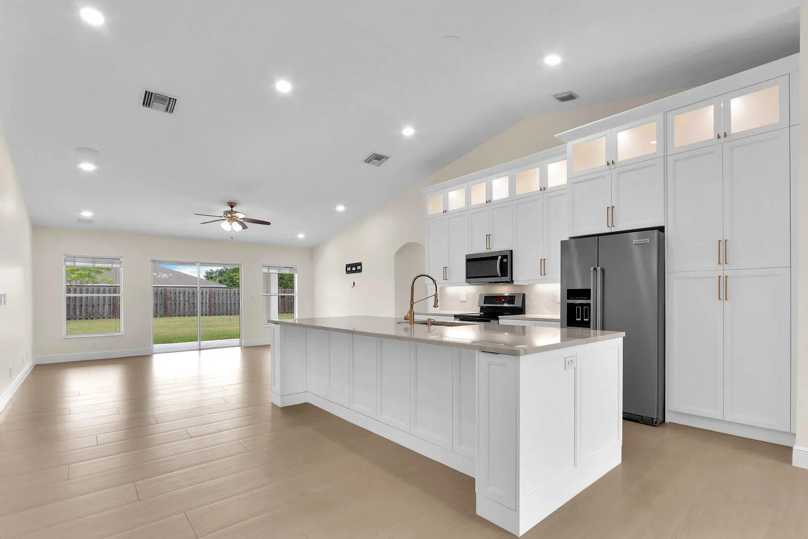 183 SW Ladybug Drive