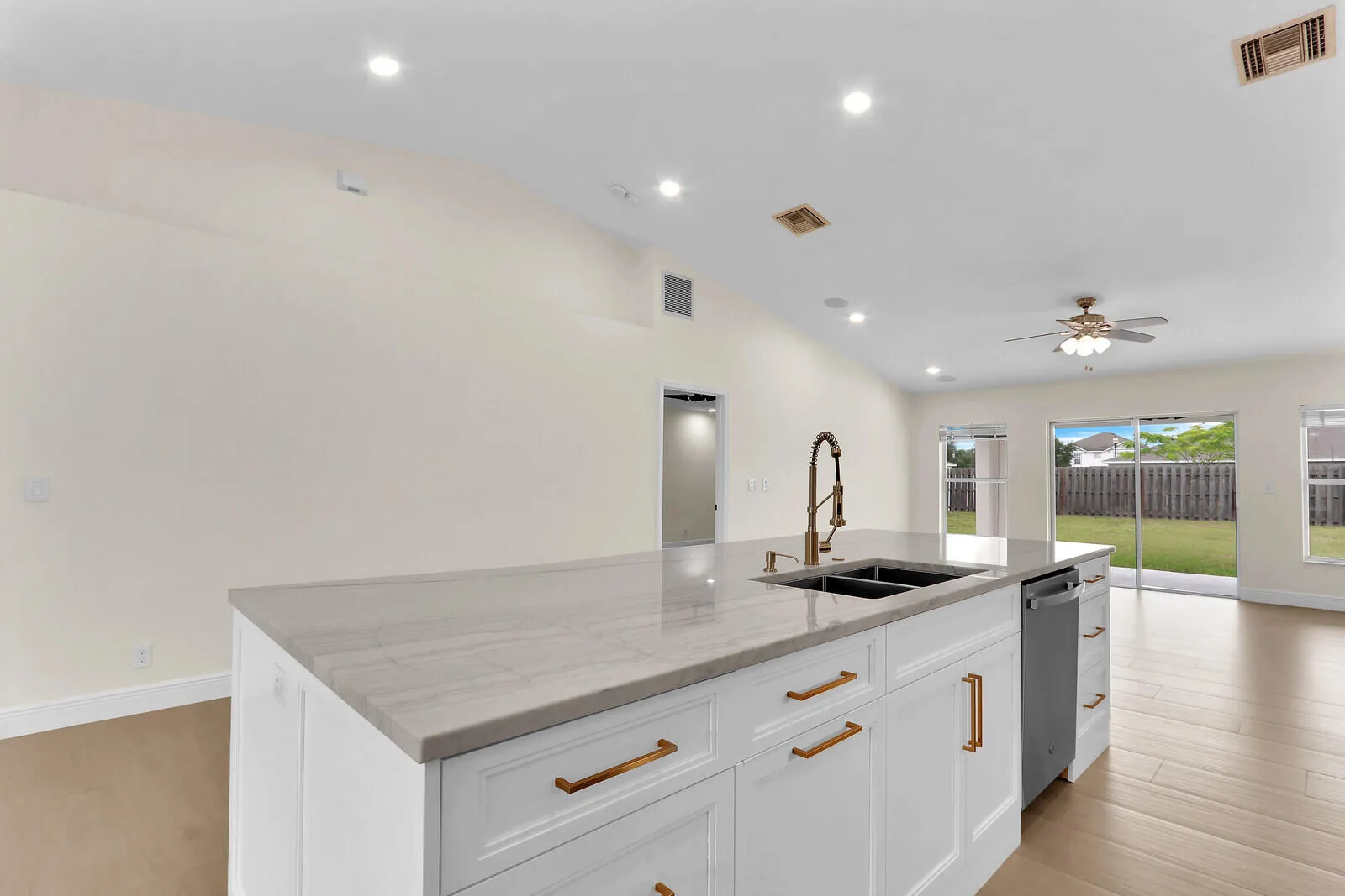 183 SW Ladybug Drive