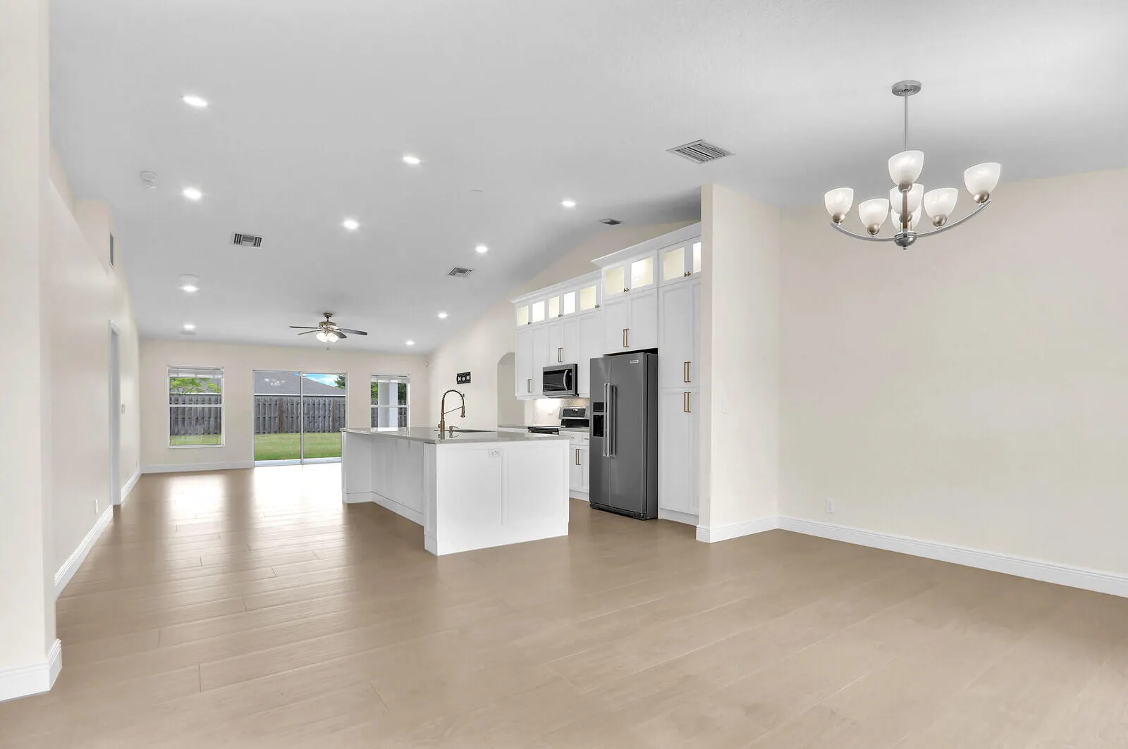 183 SW Ladybug Drive