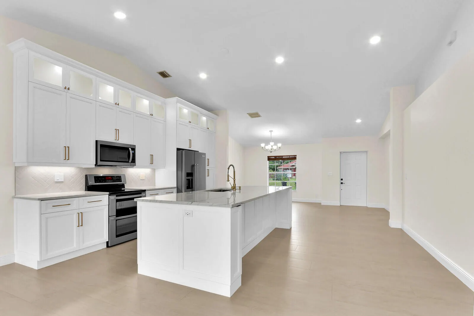 183 SW Ladybug Drive