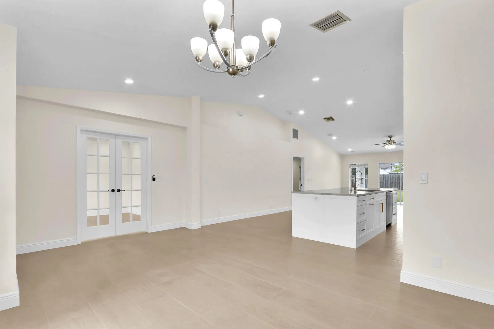 183 SW Ladybug Drive