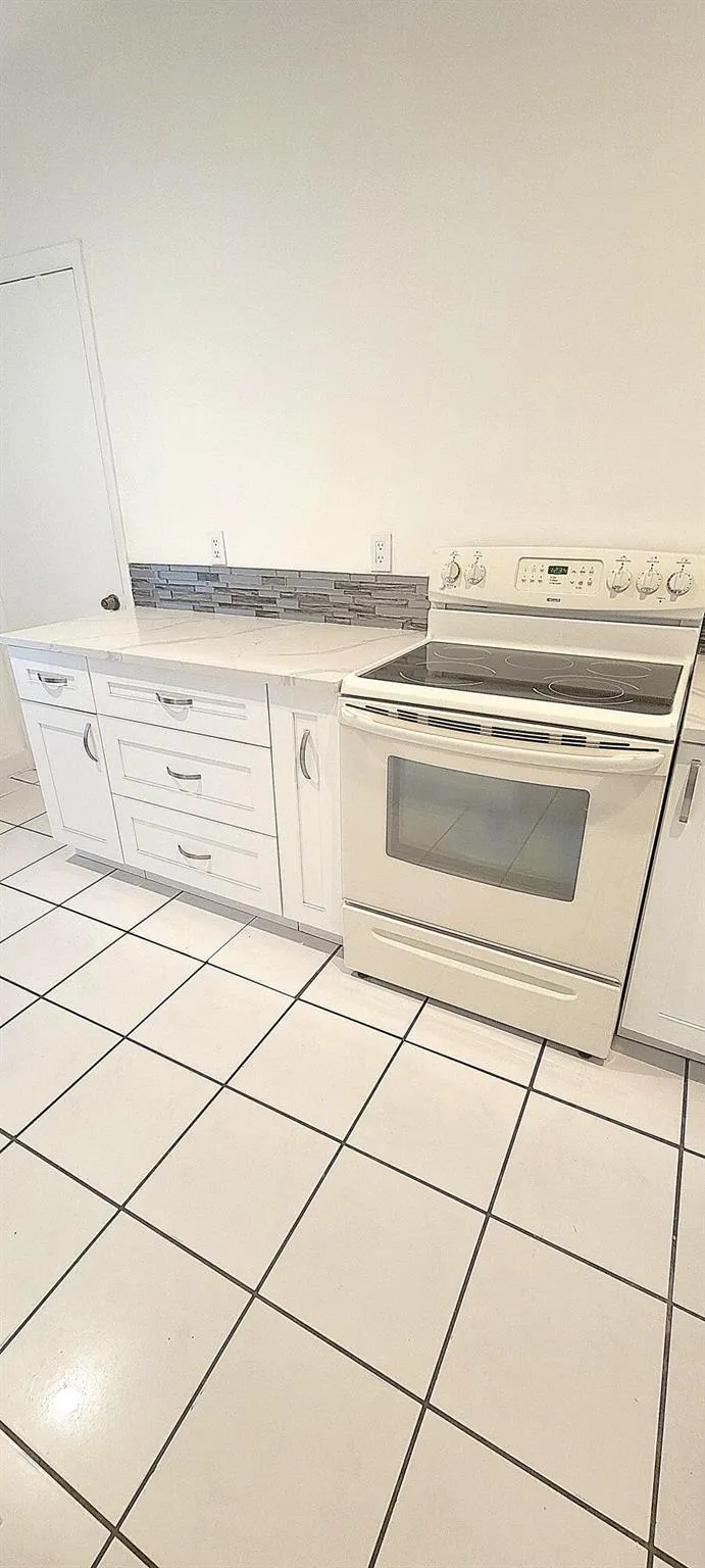 5550 Lakewood Circle, #A