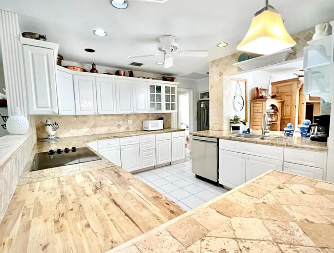 1014 Lewis Cove