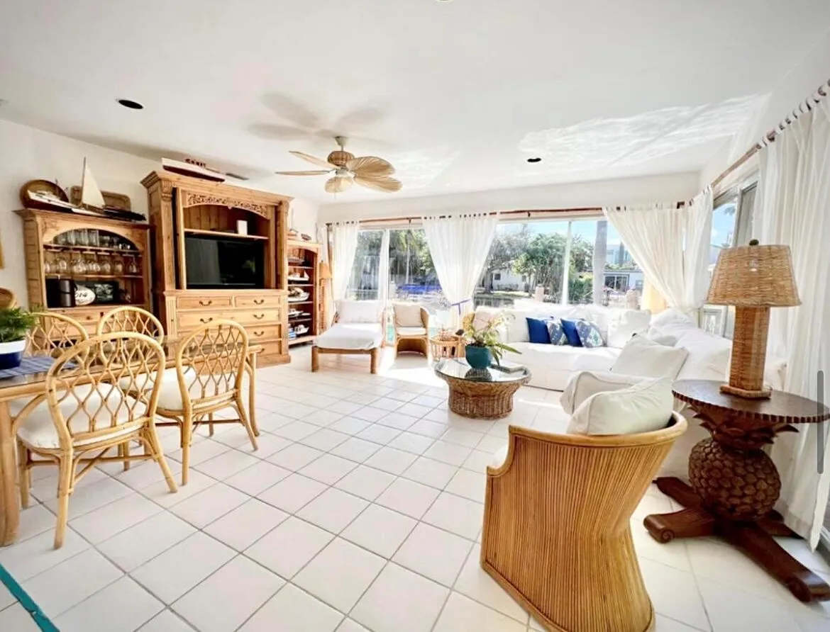 1014 Lewis Cove
