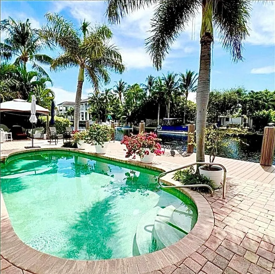 1014 Lewis Cove