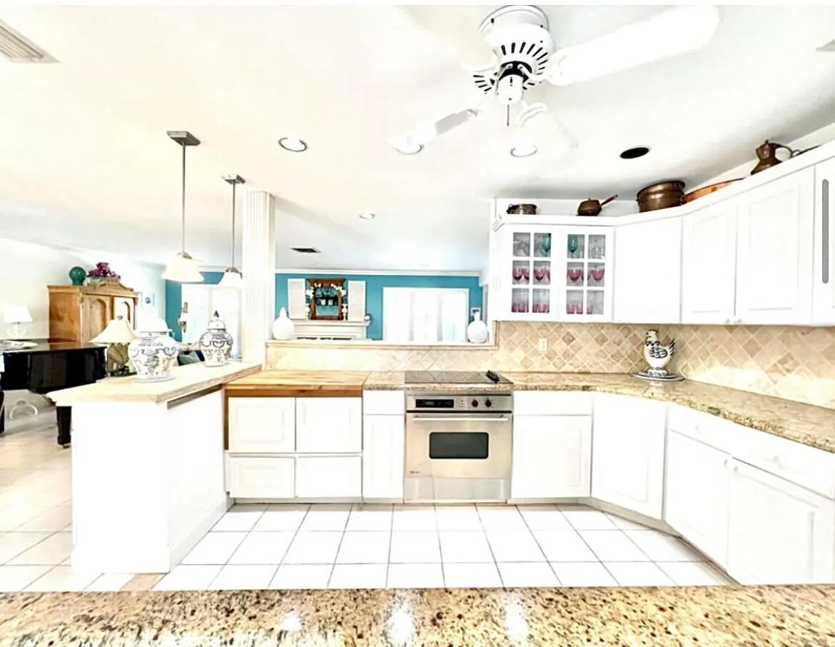 1014 Lewis Cove