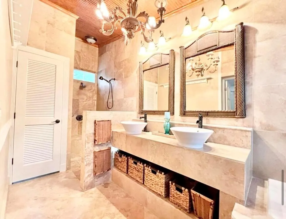 1014 Lewis Cove