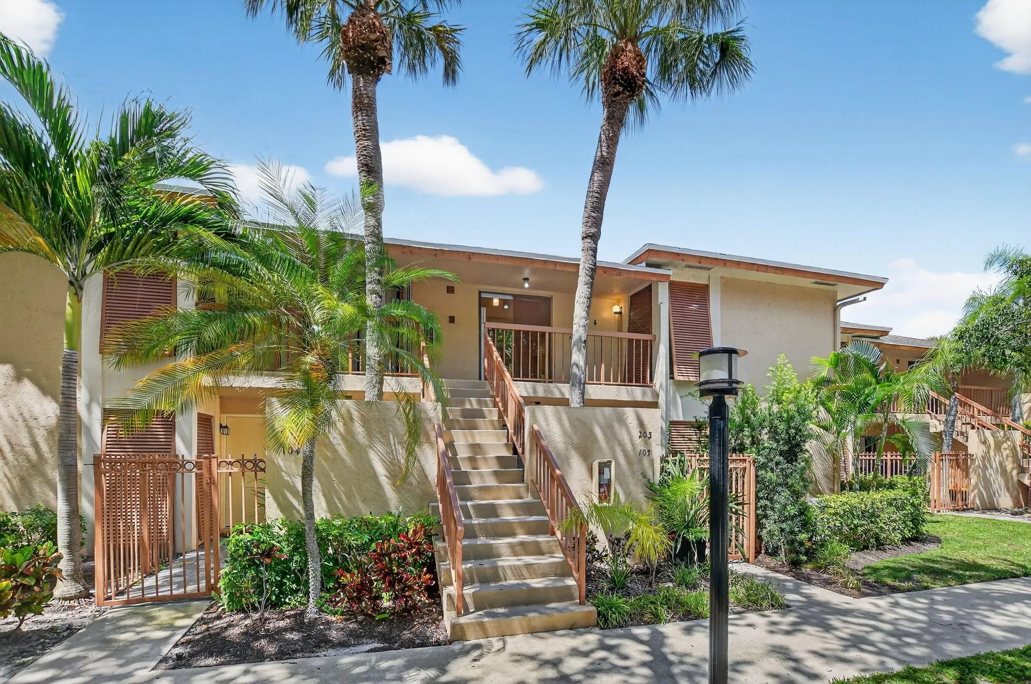 3939 NE 5th Avenue, #F203
