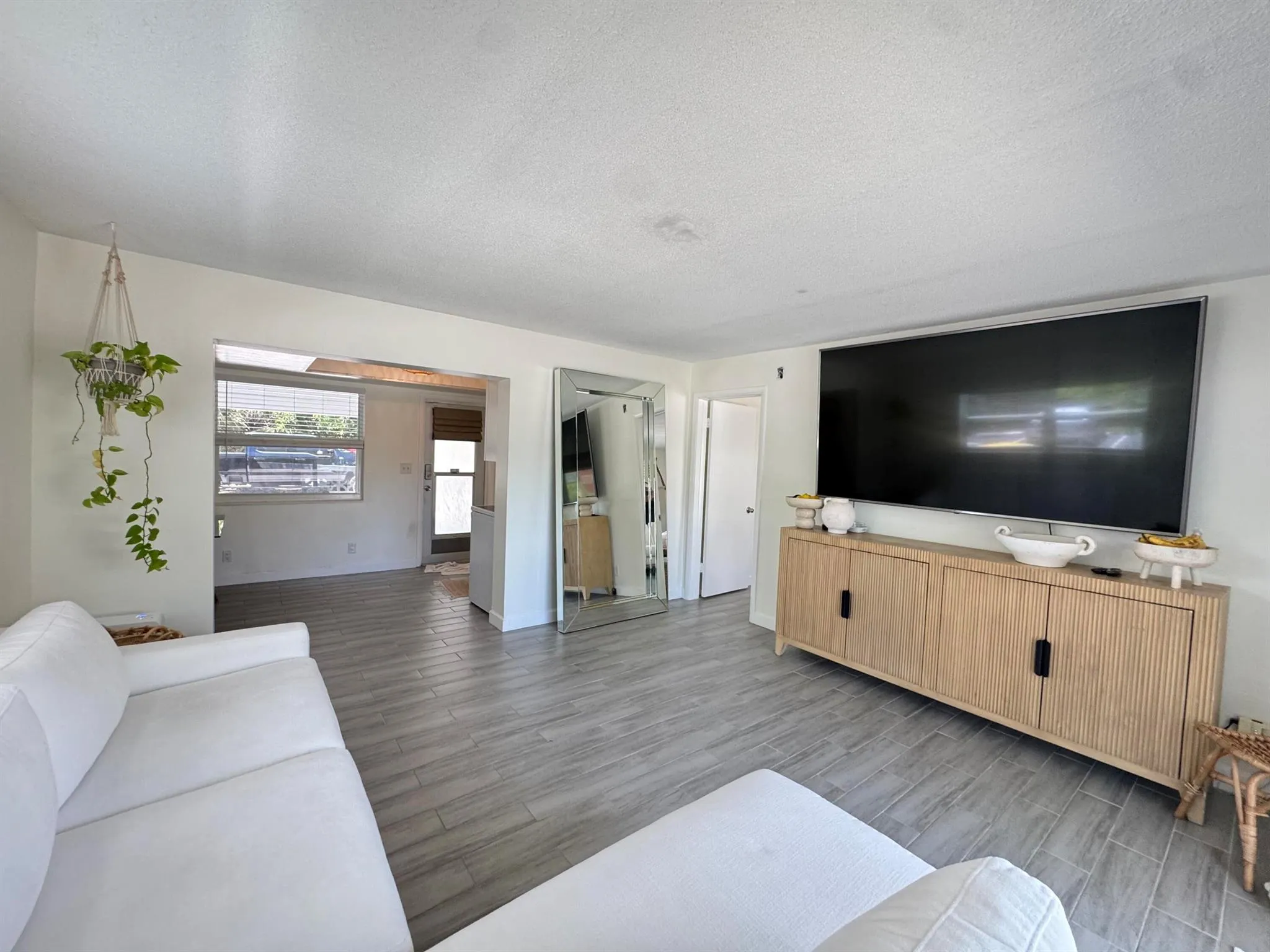 209 SE 6th Street, #1