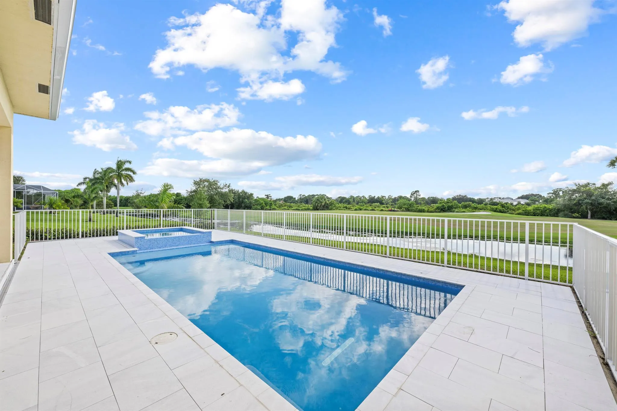 1232 SW Squire Johns Lane