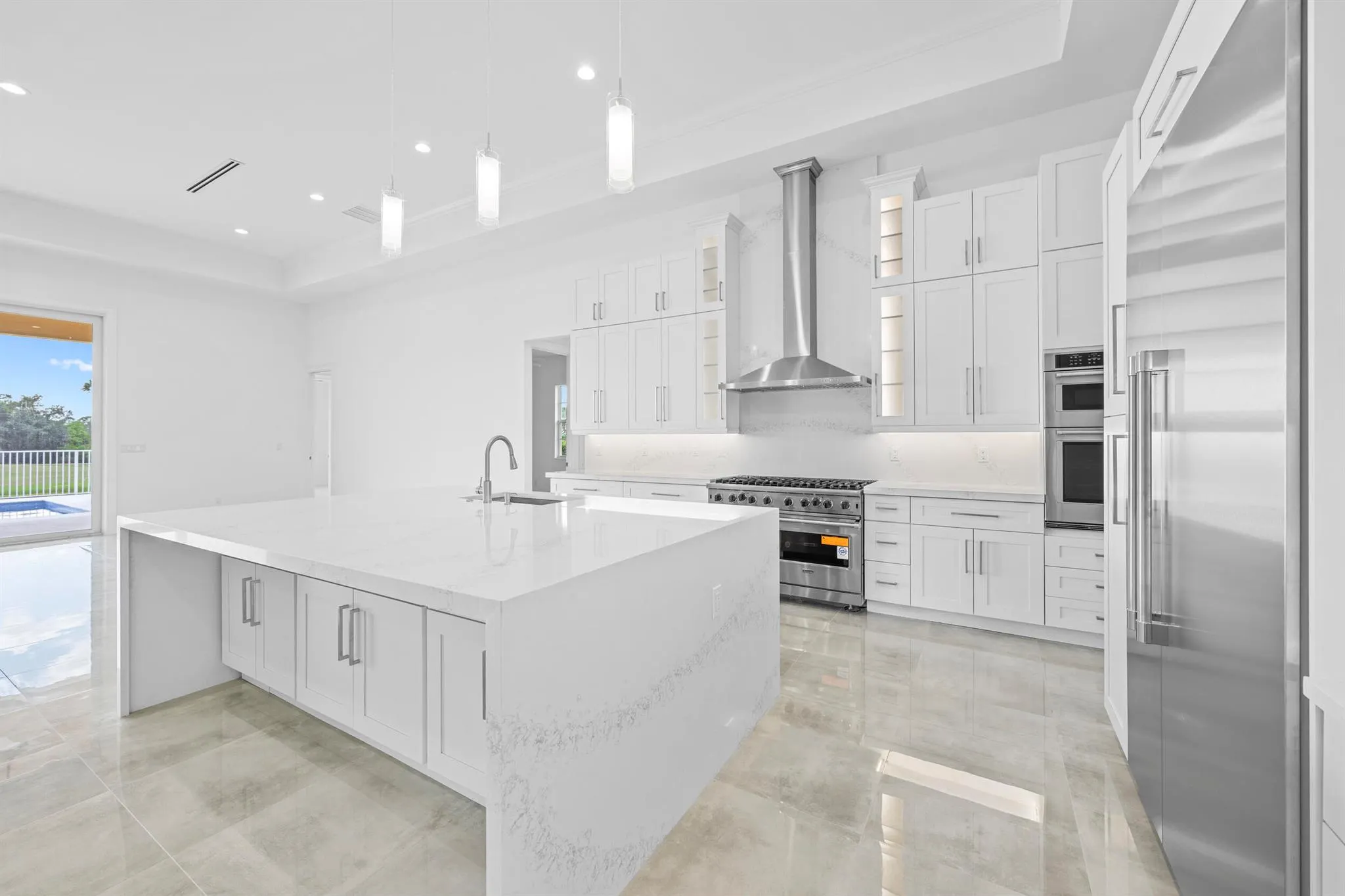1232 SW Squire Johns Lane