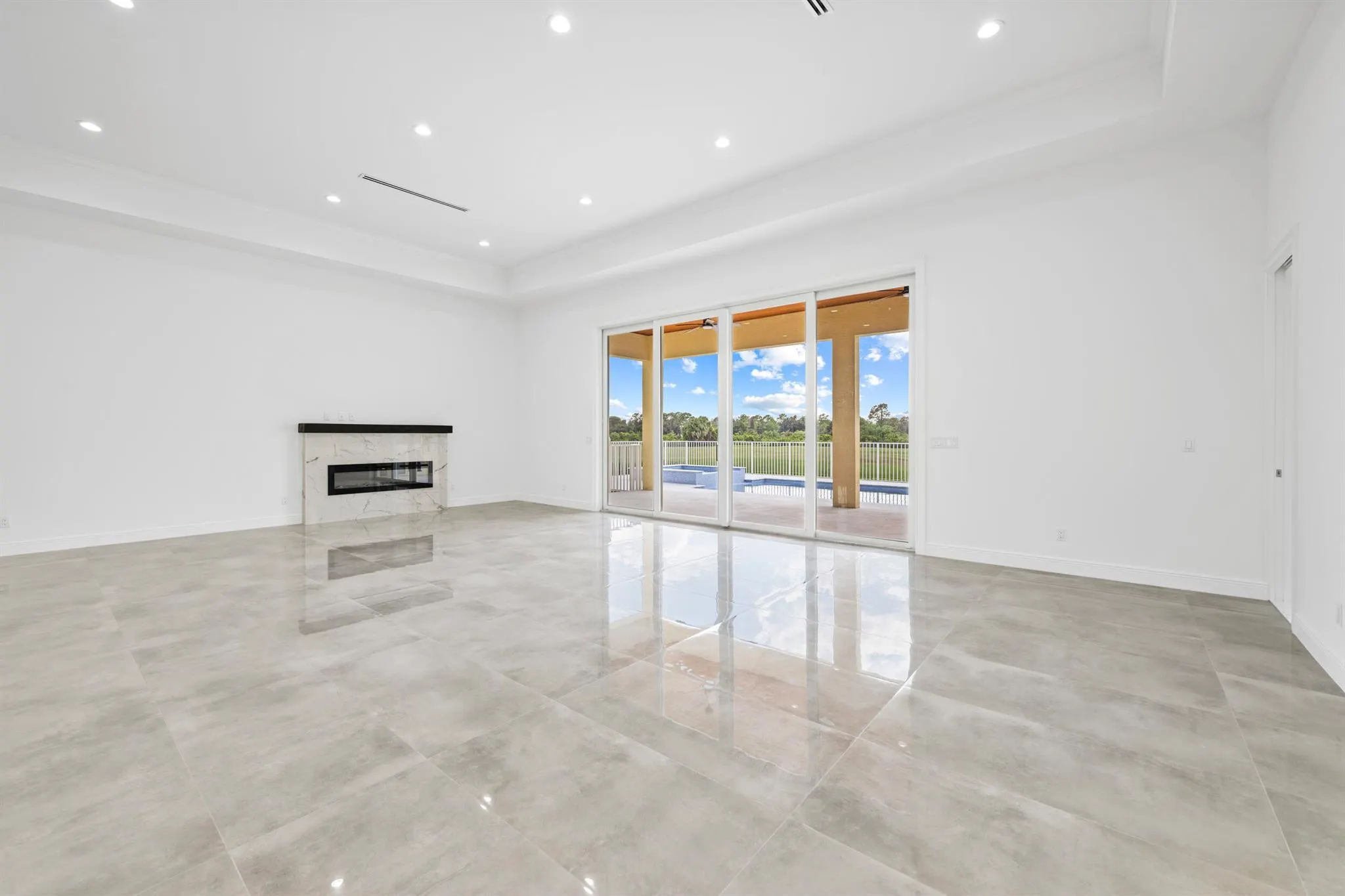 1232 SW Squire Johns Lane