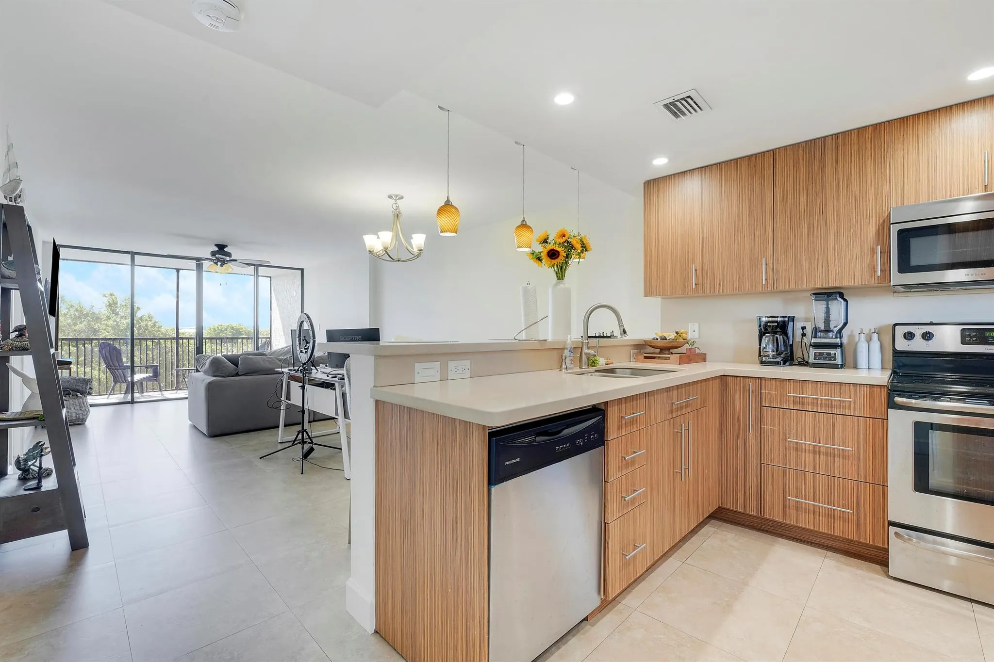 14 Royal Palm Way, #5030