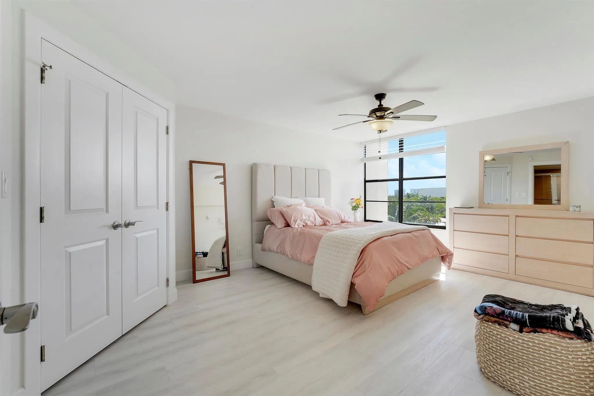 14 Royal Palm Way, #5030
