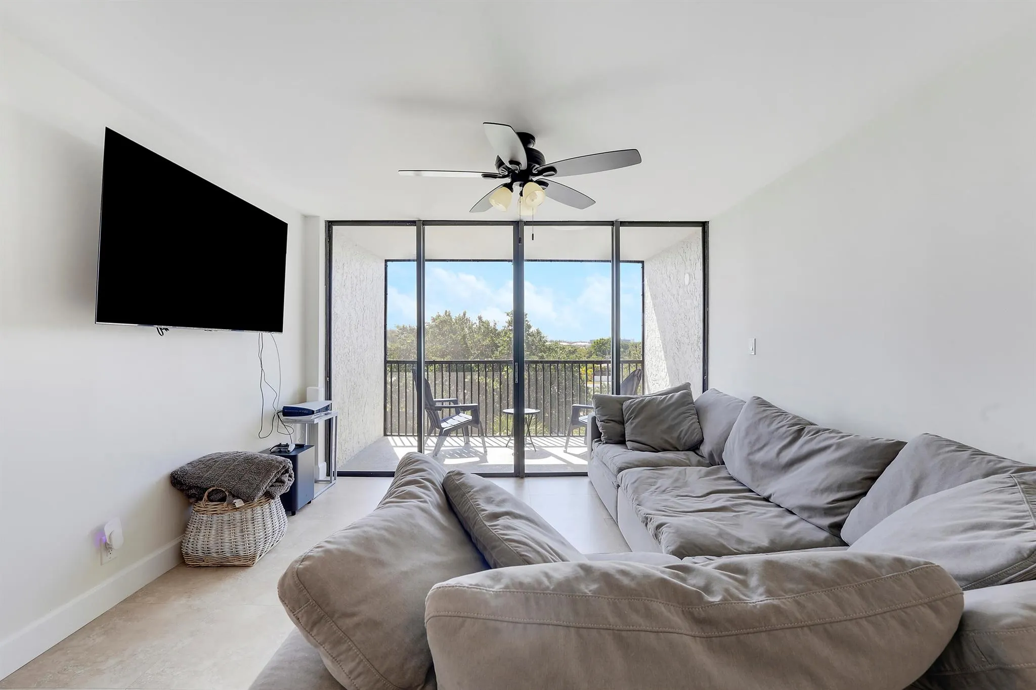 14 Royal Palm Way, #5030