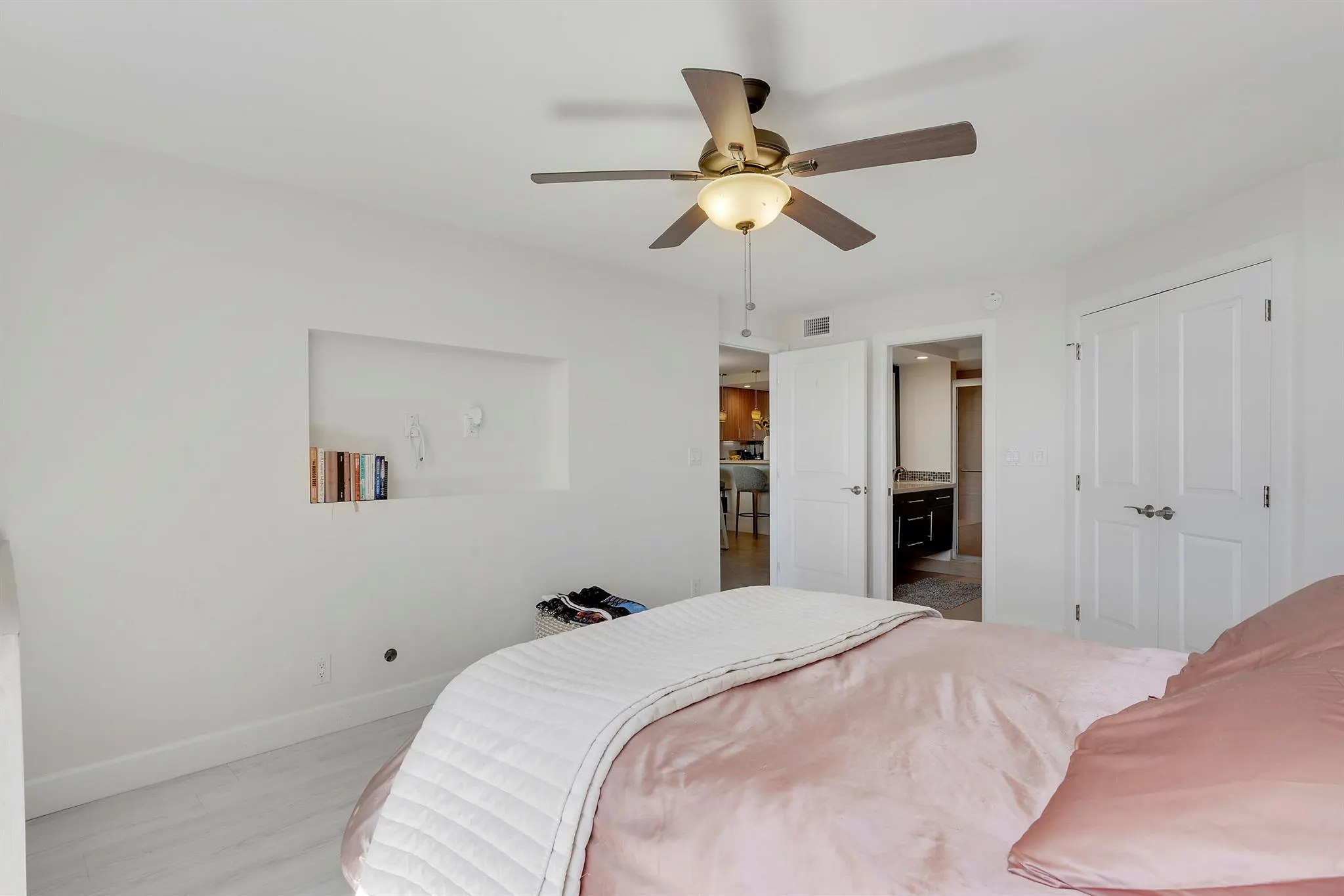 14 Royal Palm Way, #5030