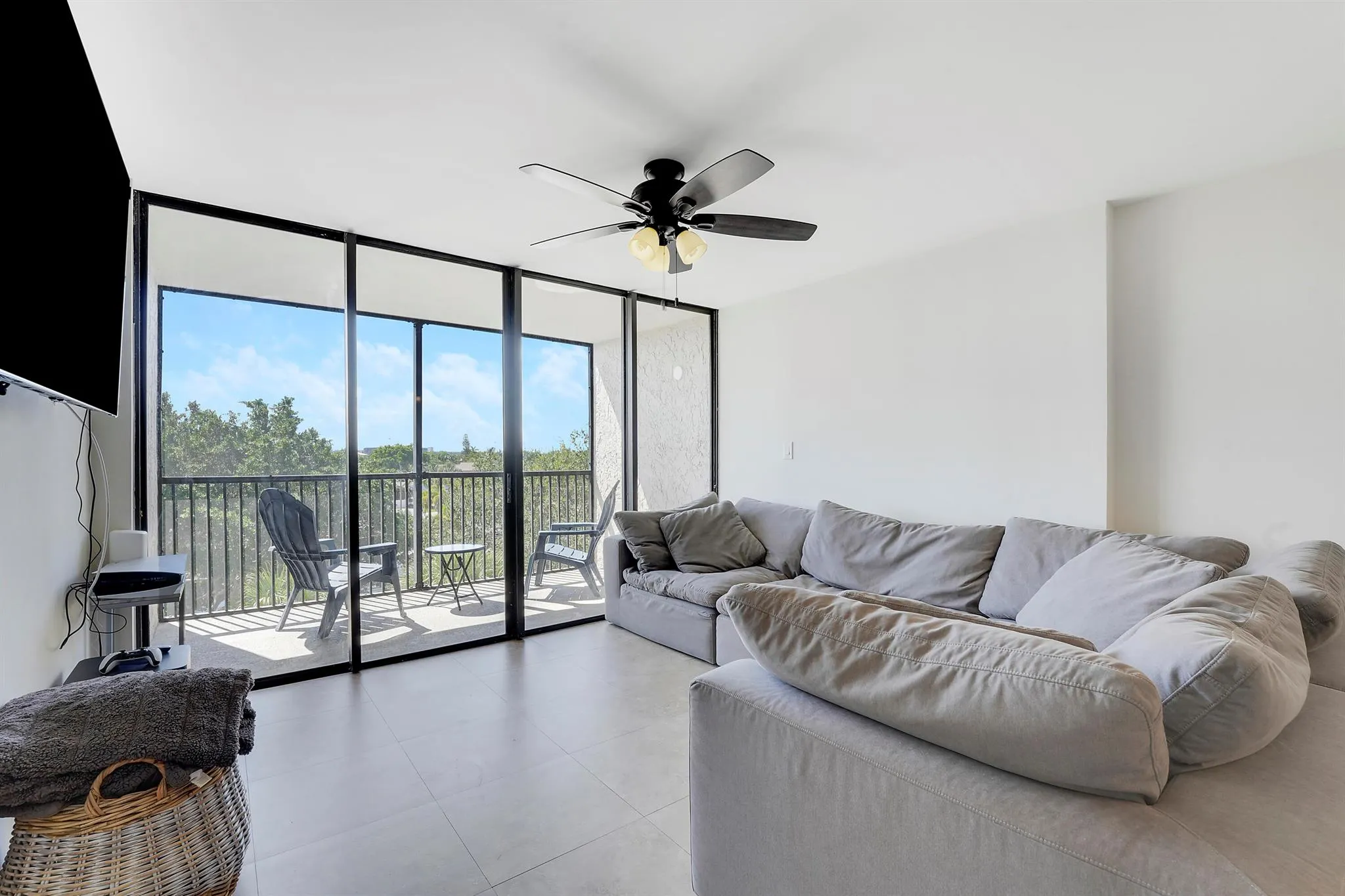 14 Royal Palm Way, #5030