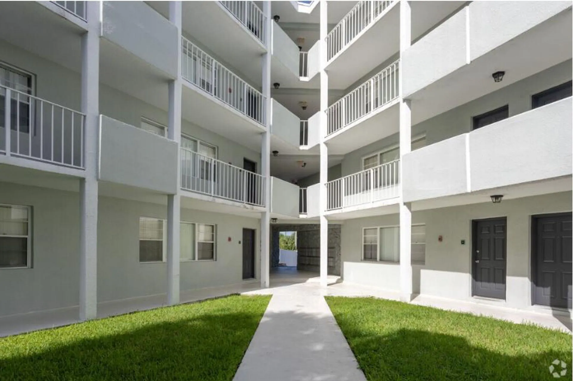 2724 Vandiver Drive, #15a