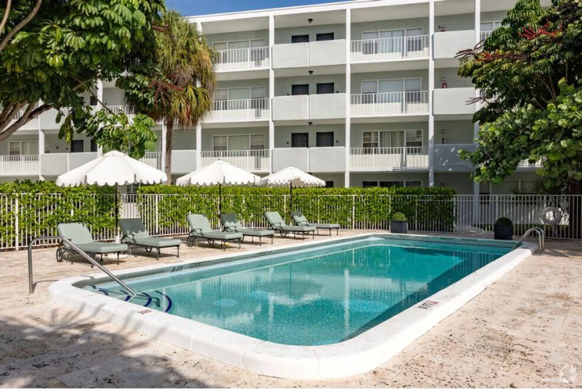 2724 Vandiver Drive, #15a
